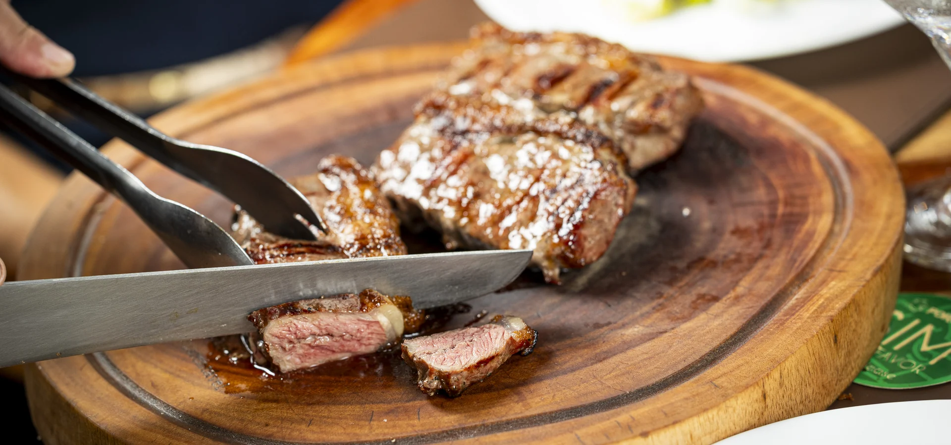 Corte de carne do Porcão servido na tábua
